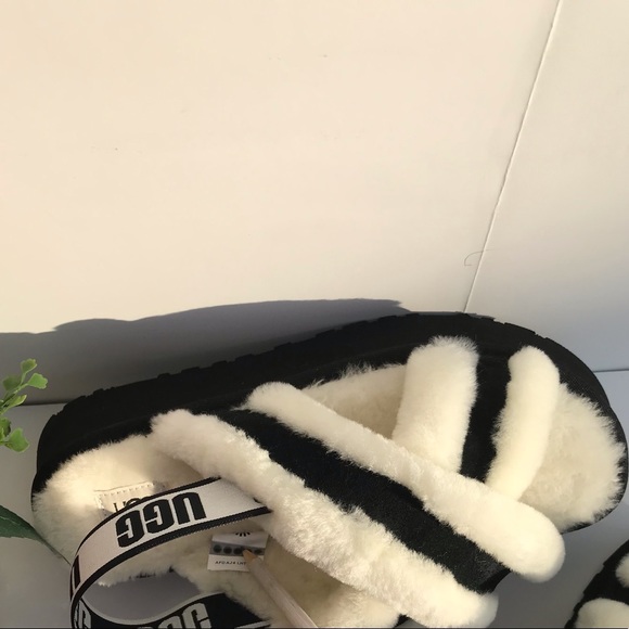 UGG Disco Cross Slide - Picture 8 of 12